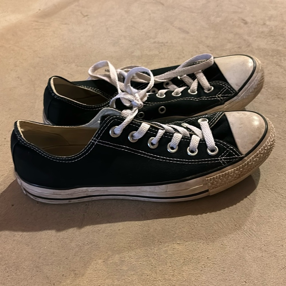 Converse sneaks